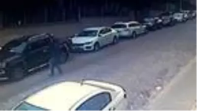 Son dakika haberi: BAHÇELİEVLER'DE AYNI AİLE FERTLERİNE İKİ AYRI SİLAHLI SALDIRI KAMERADA Son dakika haberi: BAHÇELİEVLER'DE AYNI AİLE FERTLERİNE İKİ AYRI SİLAHLI SALDIRI KAMERADA