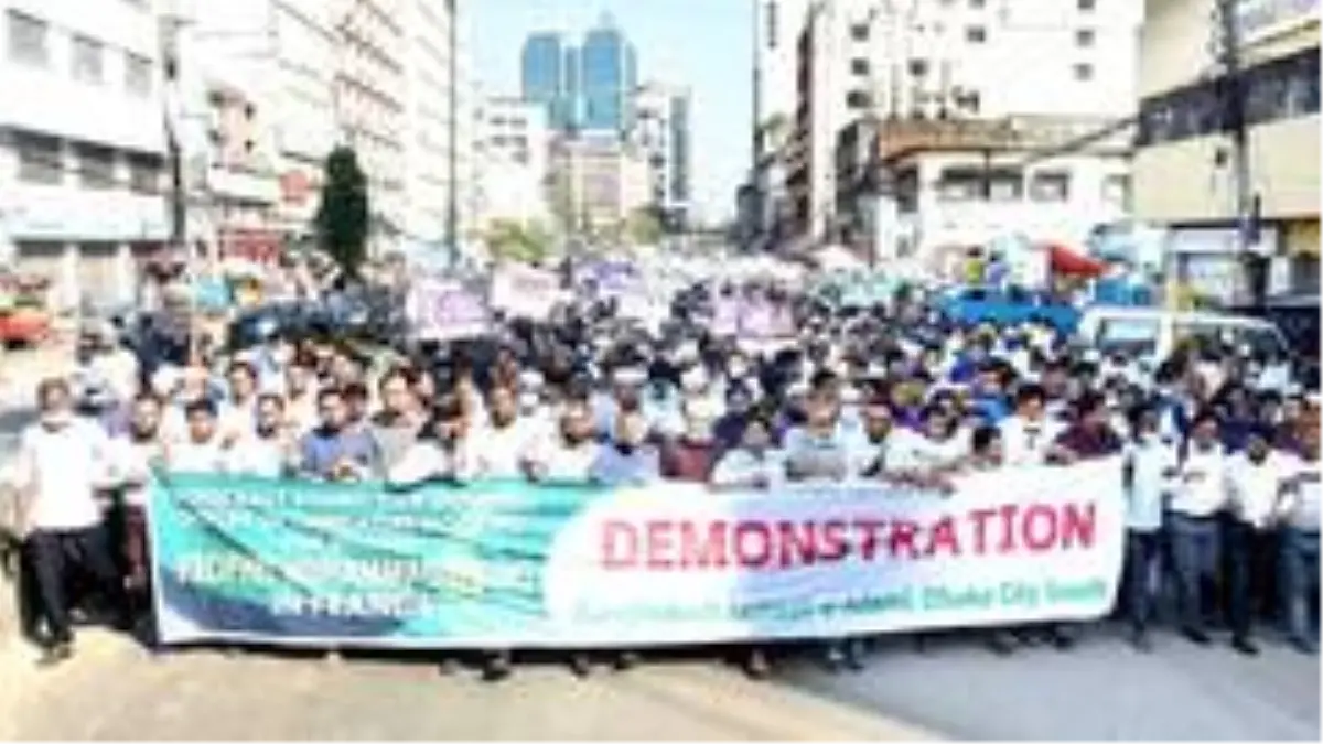 Bangladeş'te Fransa karşıtı protestolar devam ediyorFransız ürünlerine boykot çağrısı yapıldı