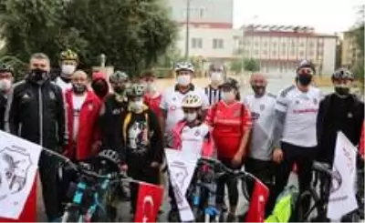 Başkan Atay; 'Yağmurdan değil, Cumhuriyete aşkımızdan sırılsıklam olduk' Başkan Atay; 'Yağmurdan değil, Cumhuriyete aşkımızdan sırılsıklam olduk'
