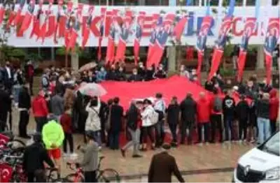 Başkan Atay; 'Yağmurdan değil, Cumhuriyete aşkımızdan sırılsıklam olduk' Başkan Atay; 'Yağmurdan değil, Cumhuriyete aşkımızdan sırılsıklam olduk'