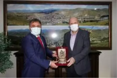 Başkan Çimen'den Bayburt Belediye Başkanı Pekmezci'ye ziyaret Başkan Çimen'den Bayburt Belediye Başkanı Pekmezci'ye ziyaret