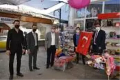 Başkan İnal'dan esnafa 29 Ekim hediyesi Başkan İnal'dan esnafa 29 Ekim hediyesi