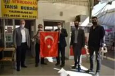 Başkan İnal'dan esnafa 29 Ekim hediyesi Başkan İnal'dan esnafa 29 Ekim hediyesi
