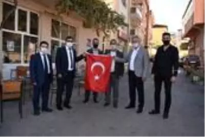 Başkan İnal'dan esnafa 29 Ekim hediyesi Başkan İnal'dan esnafa 29 Ekim hediyesi