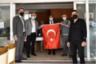 Başkan İnal'dan esnafa 29 Ekim hediyesi Başkan İnal'dan esnafa 29 Ekim hediyesi