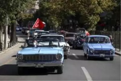 Keçiören'de klasik otomobillerden '29 Ekim Cumhuriyet Bayramı' konvoyu Keçiören'de klasik otomobillerden '29 Ekim Cumhuriyet Bayramı' konvoyu