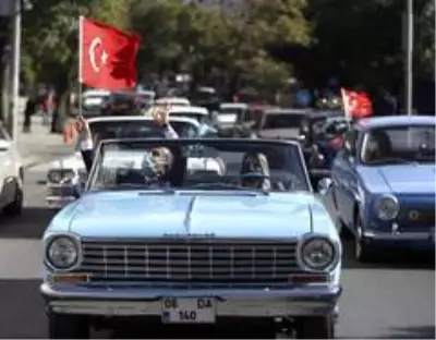 Keçiören'de klasik otomobillerden '29 Ekim Cumhuriyet Bayramı' konvoyu Keçiören'de klasik otomobillerden '29 Ekim Cumhuriyet Bayramı' konvoyu