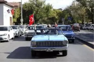 Keçiören'de klasik otomobillerden '29 Ekim Cumhuriyet Bayramı' konvoyu Keçiören'de klasik otomobillerden '29 Ekim Cumhuriyet Bayramı' konvoyu
