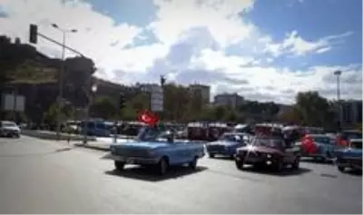 Keçiören'de klasik otomobillerden '29 Ekim Cumhuriyet Bayramı' konvoyu Keçiören'de klasik otomobillerden '29 Ekim Cumhuriyet Bayramı' konvoyu
