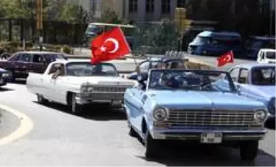 Keçiören'de klasik otomobillerden '29 Ekim Cumhuriyet Bayramı' konvoyu Keçiören'de klasik otomobillerden '29 Ekim Cumhuriyet Bayramı' konvoyu
