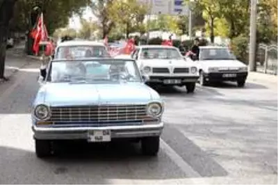 Keçiören'de klasik otomobillerden '29 Ekim Cumhuriyet Bayramı' konvoyu Keçiören'de klasik otomobillerden '29 Ekim Cumhuriyet Bayramı' konvoyu