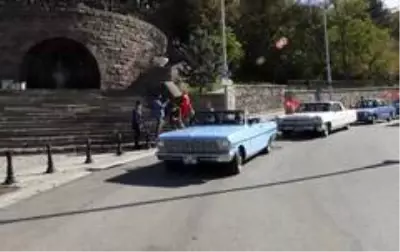 Keçiören'de klasik otomobillerden '29 Ekim Cumhuriyet Bayramı' konvoyu Keçiören'de klasik otomobillerden '29 Ekim Cumhuriyet Bayramı' konvoyu