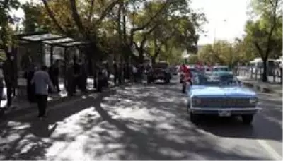 Keçiören'de klasik otomobillerden '29 Ekim Cumhuriyet Bayramı' konvoyu Keçiören'de klasik otomobillerden '29 Ekim Cumhuriyet Bayramı' konvoyu
