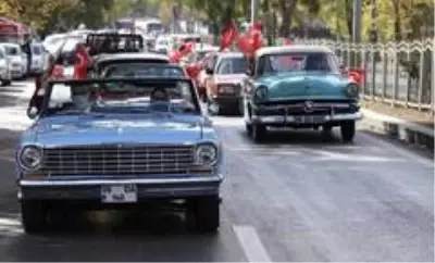 Keçiören'de klasik otomobillerden '29 Ekim Cumhuriyet Bayramı' konvoyu Keçiören'de klasik otomobillerden '29 Ekim Cumhuriyet Bayramı' konvoyu