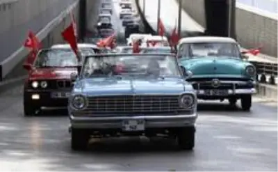 Keçiören'de klasik otomobillerden '29 Ekim Cumhuriyet Bayramı' konvoyu Keçiören'de klasik otomobillerden '29 Ekim Cumhuriyet Bayramı' konvoyu