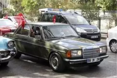 Keçiören'de klasik otomobillerden '29 Ekim Cumhuriyet Bayramı' konvoyu Keçiören'de klasik otomobillerden '29 Ekim Cumhuriyet Bayramı' konvoyu