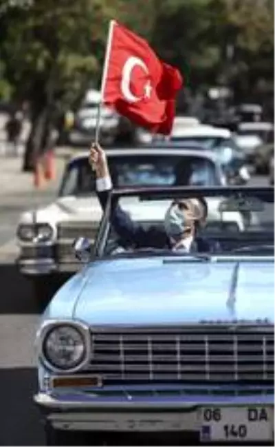Keçiören'de klasik otomobillerden '29 Ekim Cumhuriyet Bayramı' konvoyu Keçiören'de klasik otomobillerden '29 Ekim Cumhuriyet Bayramı' konvoyu