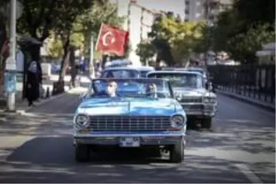 Keçiören'de klasik otomobillerden '29 Ekim Cumhuriyet Bayramı' konvoyu Keçiören'de klasik otomobillerden '29 Ekim Cumhuriyet Bayramı' konvoyu