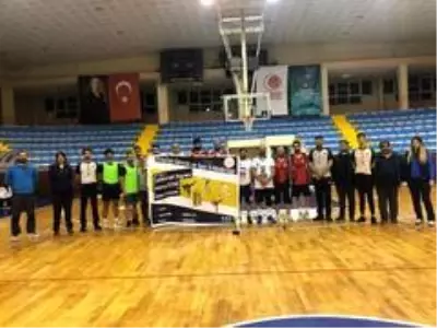 Erzurum'da basketler 'Cumhuriyet' için atıldı Erzurum'da basketler 'Cumhuriyet' için atıldı