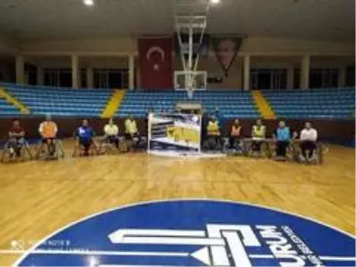 Erzurum'da basketler 'Cumhuriyet' için atıldı Erzurum'da basketler 'Cumhuriyet' için atıldı