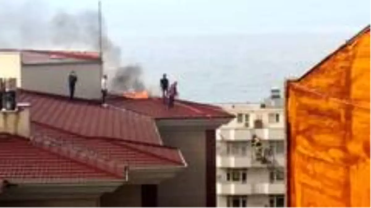Belediye binasında çıkan yangın paniğe neden oldu