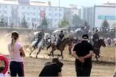 Beşikdüzü'nde at yarışlı Cumhuriyet coşkusu Beşikdüzü'nde at yarışlı Cumhuriyet coşkusu