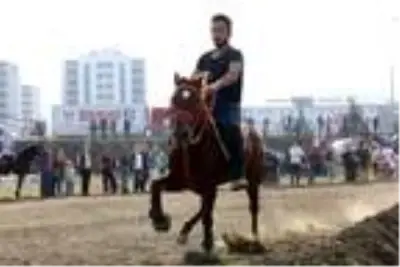 Beşikdüzü'nde at yarışlı Cumhuriyet coşkusu Beşikdüzü'nde at yarışlı Cumhuriyet coşkusu