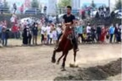 Beşikdüzü'nde at yarışlı Cumhuriyet coşkusu Beşikdüzü'nde at yarışlı Cumhuriyet coşkusu