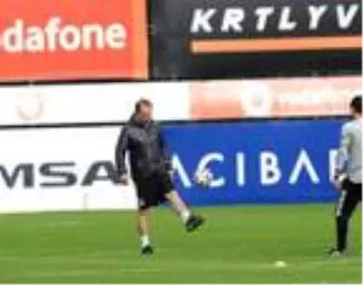 Ahmet Nur Çebi'nin doğum günü kutandı Ahmet Nur Çebi'nin doğum günü kutandı