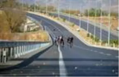 Bingöl'de pedallar cumhuriyet için çevrildi Bingöl'de pedallar cumhuriyet için çevrildi