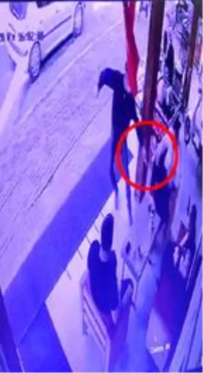 Bodrum'da kasap silahlı saldırıya uğradı o anlar güvenlik kamarasına yansıdı Bodrum'da kasap silahlı saldırıya uğradı o anlar güvenlik kamarasına yansıdı