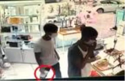 Bursa'da, 3 bin TL'lik cep telefonunu hırsızlığı kamerada Bursa'da, 3 bin TL'lik cep telefonunu hırsızlığı kamerada