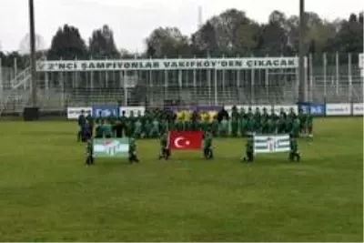 Bursaspor Kulübü'nün gençleri 29 Ekim Cumhuriyet Bayramı'nı kutladı Bursaspor Kulübü'nün gençleri 29 Ekim Cumhuriyet Bayramı'nı kutladı