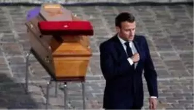Charlie Hebdo: Türkiye, Erdoğan karikatürü sonrası Fransız mizah dergisini 'iğrenç yayıncılık'la suçladı Charlie Hebdo: Türkiye, Erdoğan karikatürü sonrası Fransız mizah dergisini 'iğrenç yayıncılık'la suçladı