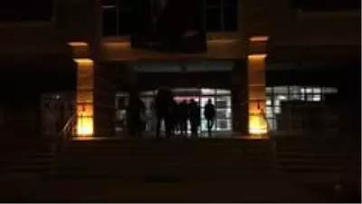 Son dakika 3. sayfa: Çilingirle girdiği evde eski eşini öldüren zanlı tutuklandı Son dakika 3. sayfa: Çilingirle girdiği evde eski eşini öldüren zanlı tutuklandı