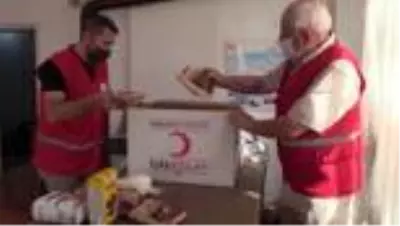 Çocukken kendisine kumaş ve çanta veren Türk Kızılayın 45 yıllık gönüllüsü Çocukken kendisine kumaş ve çanta veren Türk Kızılayın 45 yıllık gönüllüsü