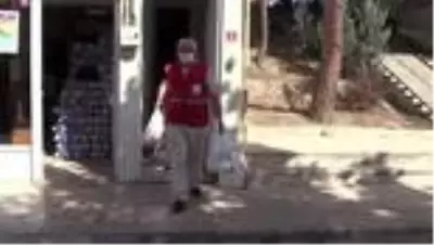 Çocukken kendisine kumaş ve çanta veren Türk Kızılayın 45 yıllık gönüllüsü Çocukken kendisine kumaş ve çanta veren Türk Kızılayın 45 yıllık gönüllüsü
