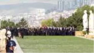 Cumhurbaşkanı Erdoğan, Cumhuriyet'in ilanının 97. yıl dönümü kutlamaları kapsamında Anıtkabir'i ziyaret etti (4) Cumhurbaşkanı Erdoğan, Cumhuriyet'in ilanının 97. yıl dönümü kutlamaları kapsamında Anıtkabir'i ziyaret etti (4)