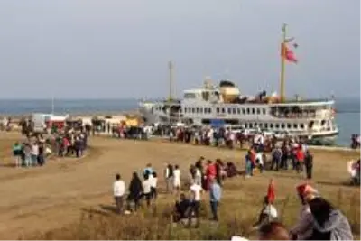 Cumhuriyet Bayramı etkinlikleri kapsamında at yarışları düzenlendi Cumhuriyet Bayramı etkinlikleri kapsamında at yarışları düzenlendi