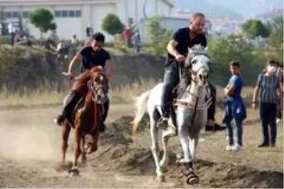 Cumhuriyet Bayramı etkinlikleri kapsamında at yarışları düzenlendi Cumhuriyet Bayramı etkinlikleri kapsamında at yarışları düzenlendi