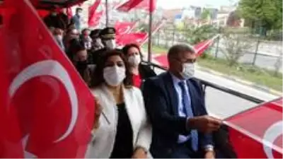 Vali Gürel ve protokol üyeleri üstü açık otobüsle şehir turu attı Vali Gürel ve protokol üyeleri üstü açık otobüsle şehir turu attı