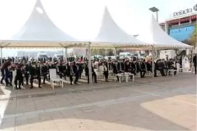 Vali Gürel ve protokol üyeleri üstü açık otobüsle şehir turu attı Vali Gürel ve protokol üyeleri üstü açık otobüsle şehir turu attı
