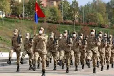 Vali Gürel ve protokol üyeleri üstü açık otobüsle şehir turu attı Vali Gürel ve protokol üyeleri üstü açık otobüsle şehir turu attı