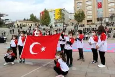 Vali Gürel ve protokol üyeleri üstü açık otobüsle şehir turu attı Vali Gürel ve protokol üyeleri üstü açık otobüsle şehir turu attı