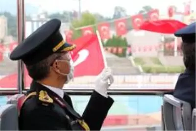 Vali Gürel ve protokol üyeleri üstü açık otobüsle şehir turu attı Vali Gürel ve protokol üyeleri üstü açık otobüsle şehir turu attı