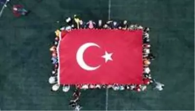 Cumhuriyet Bayramı'nda dev Türk bayrağı açtılar Cumhuriyet Bayramı'nda dev Türk bayrağı açtılar