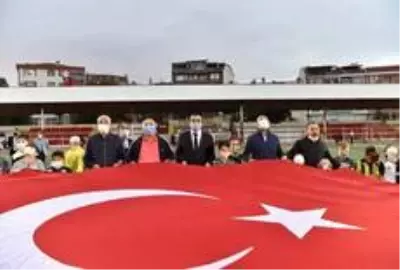 Cumhuriyet Bayramı'nda dev Türk bayrağı açtılar Cumhuriyet Bayramı'nda dev Türk bayrağı açtılar