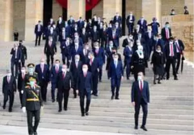 Son dakika... Cumhuriyet Bayramı törenleri Anıtkabir'de başladı Son dakika... Cumhuriyet Bayramı törenleri Anıtkabir'de başladı