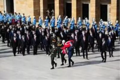 Son dakika... Cumhuriyet Bayramı törenleri Anıtkabir'de başladı Son dakika... Cumhuriyet Bayramı törenleri Anıtkabir'de başladı