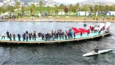 Cumhuriyet coşkusu denize taştı Cumhuriyet coşkusu denize taştı